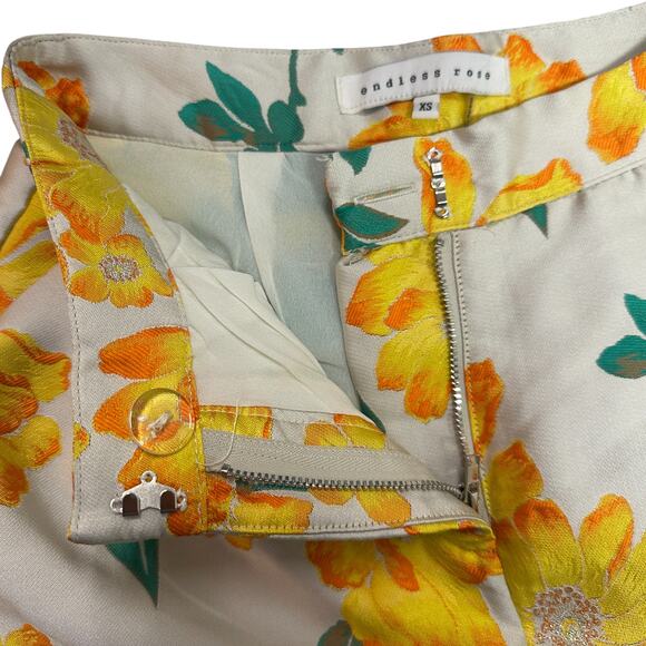 Revolve Endless Rose Brocade Shorts Womens XS Beige Floral Pleated Pin Up - Picture 4 of 10